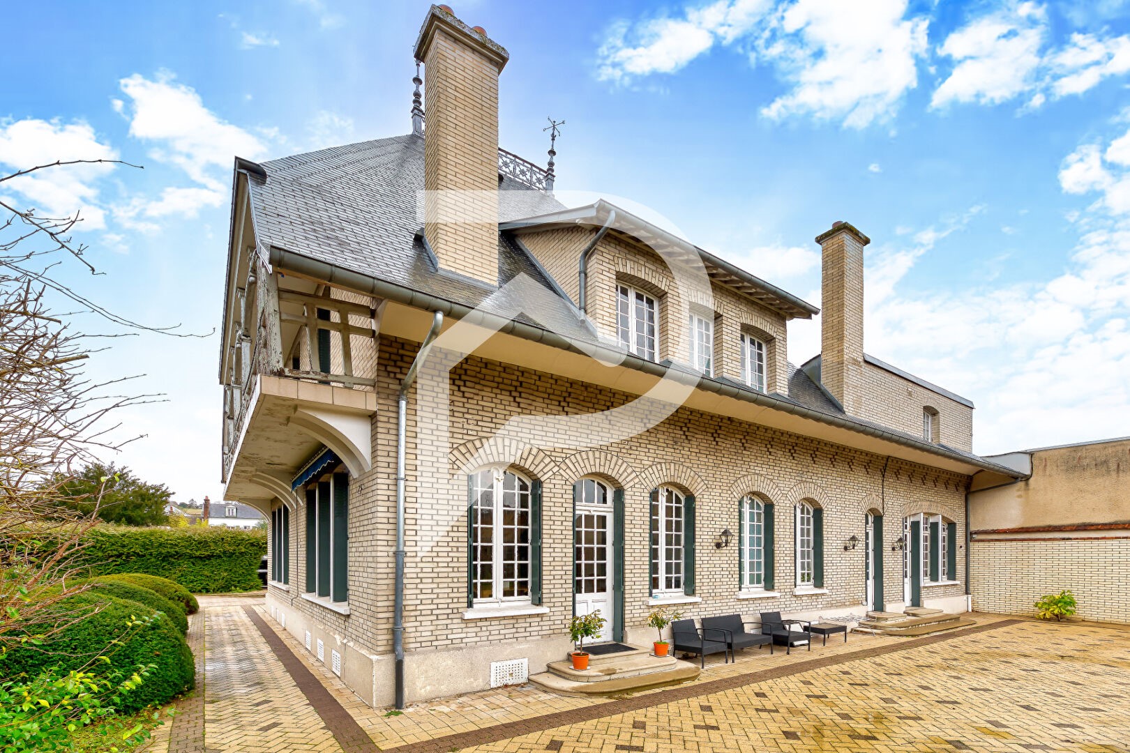 Maison de luxe à vendre dans le quartier Centre Ville-Isambard