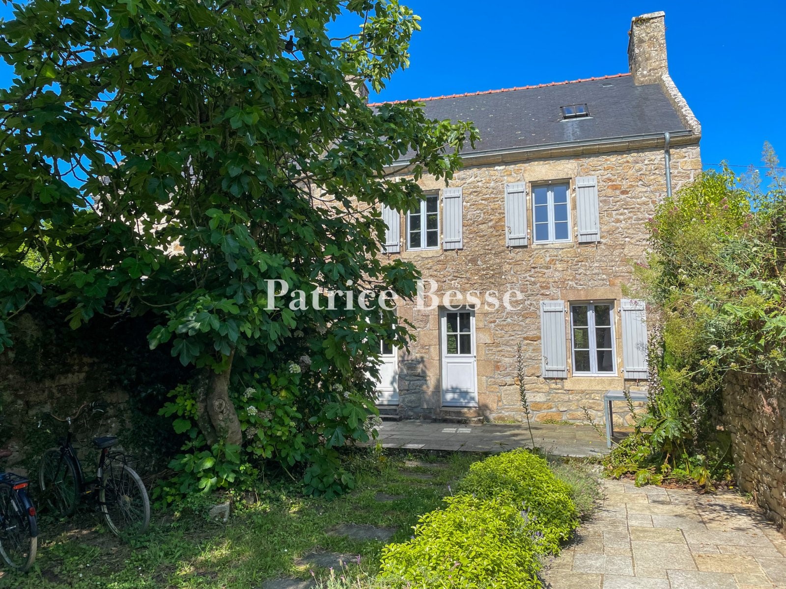 Village house for sale in Île-aux-Moines