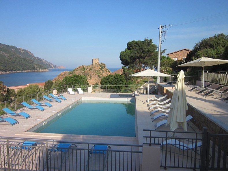 Piscine et Villa Face à la Mer
