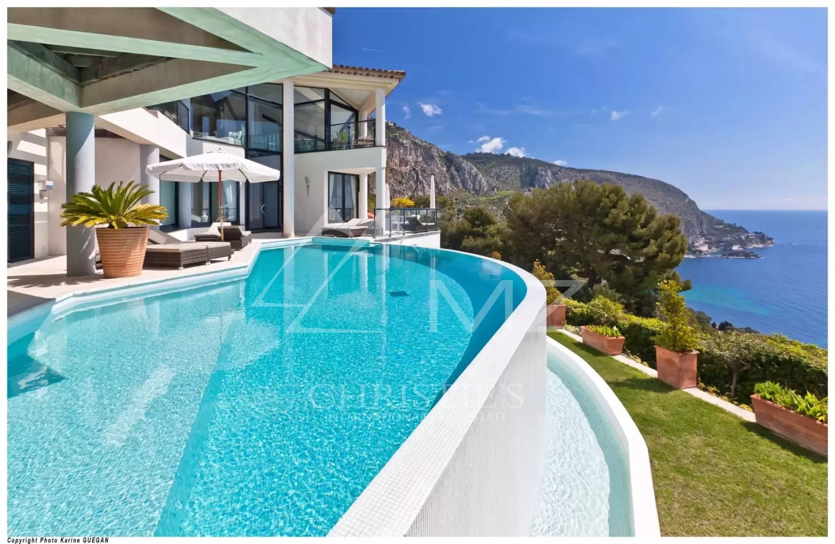 Luxury villa for rent in Èze