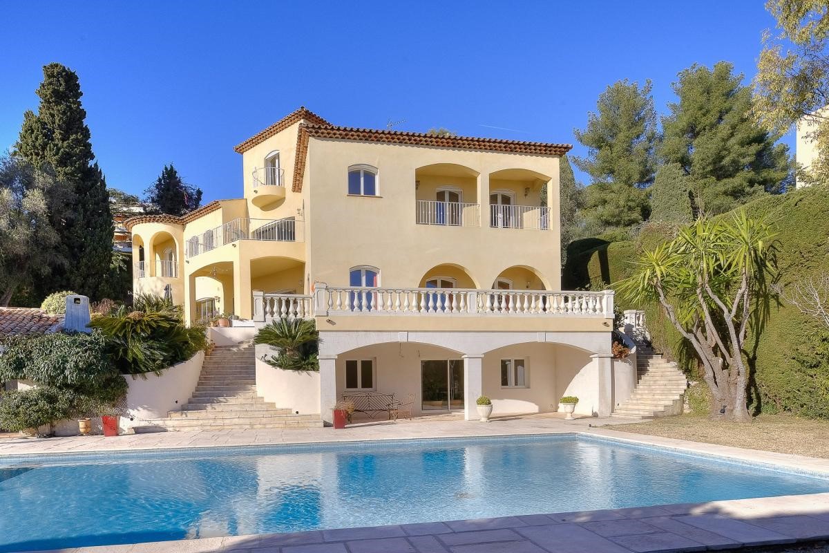 Villa de luxe à vendre dans le quartier Fabron