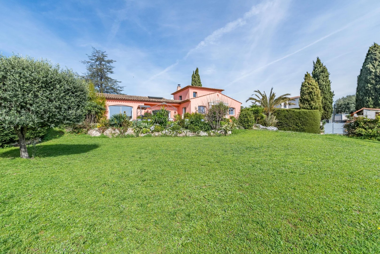 Luxury villa for sale in the district Pibonson-Les Faisses-Ranguin