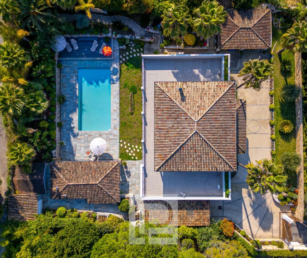 luxe huis te koop in Village-Le Val-Cabrieres