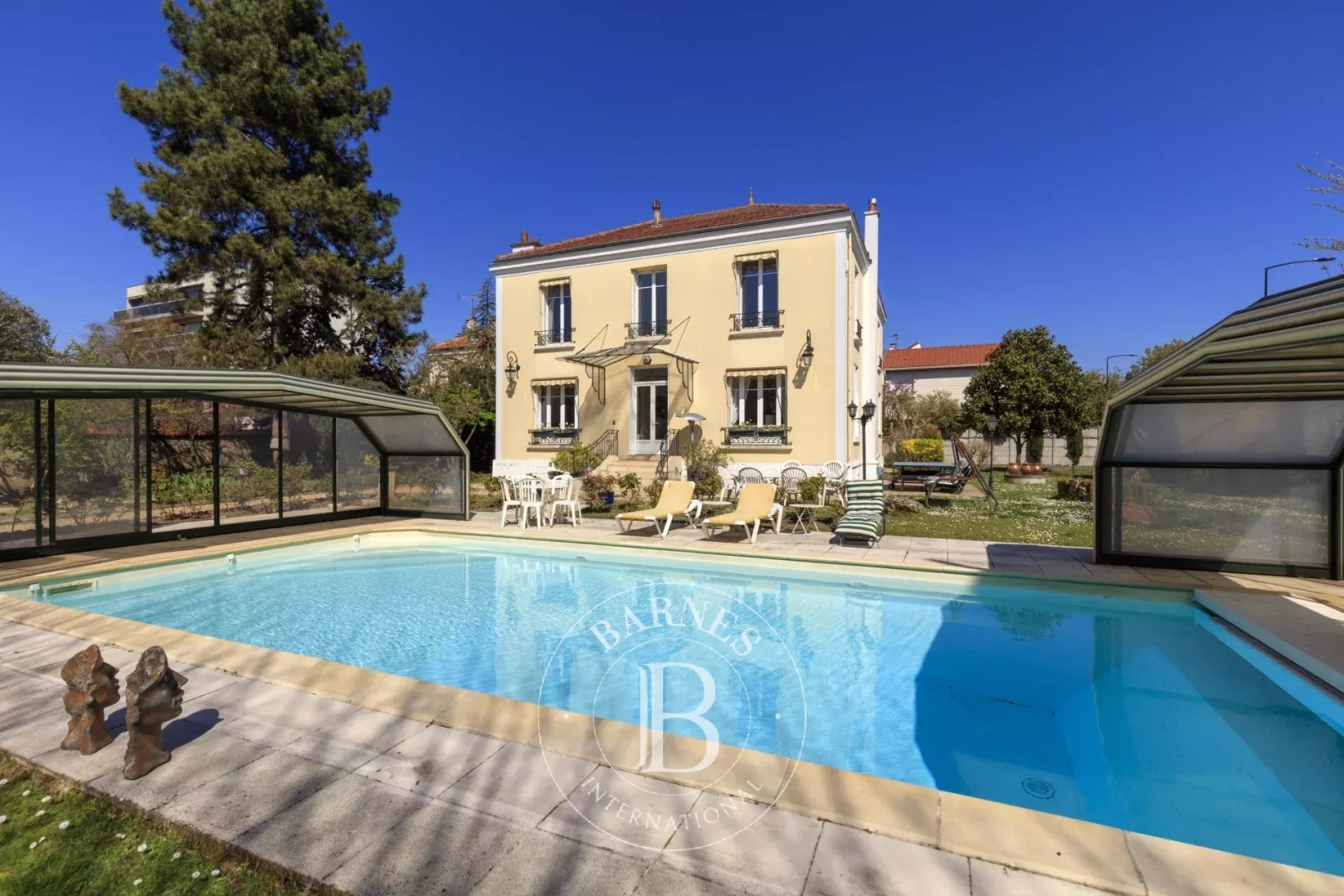 Maison de luxe à vendre dans le quartier Les Mûriers