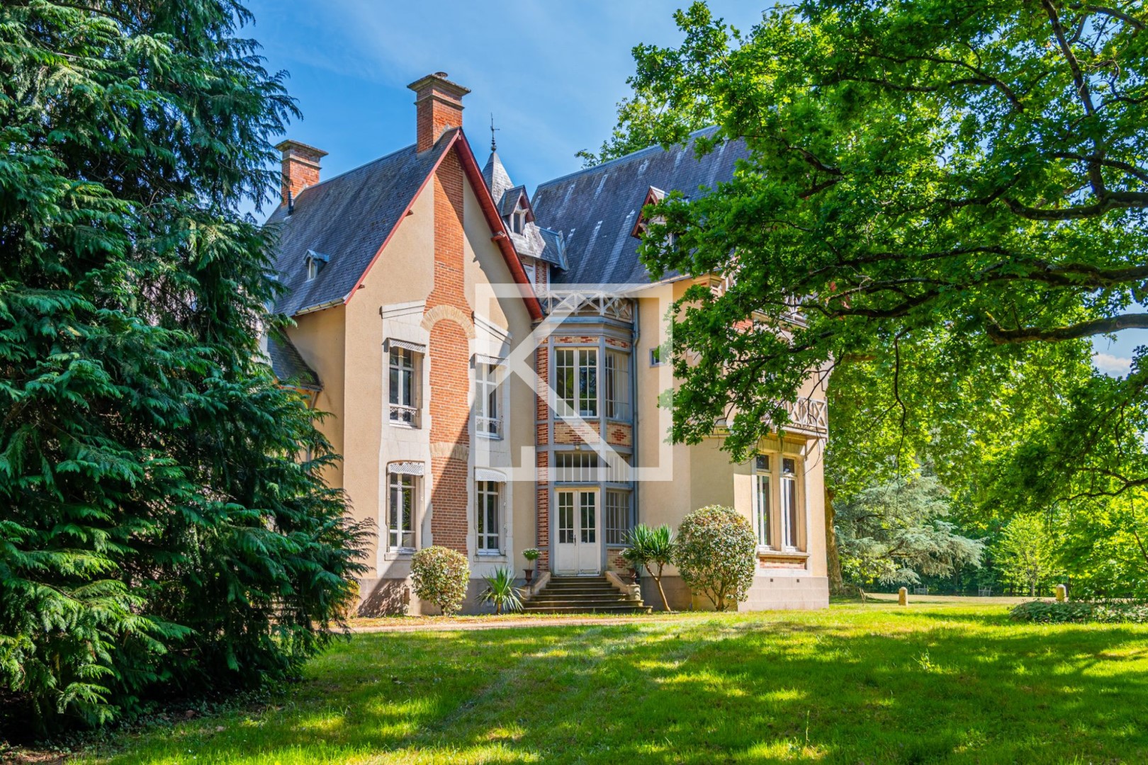 Kasteel te koop in Le Mans