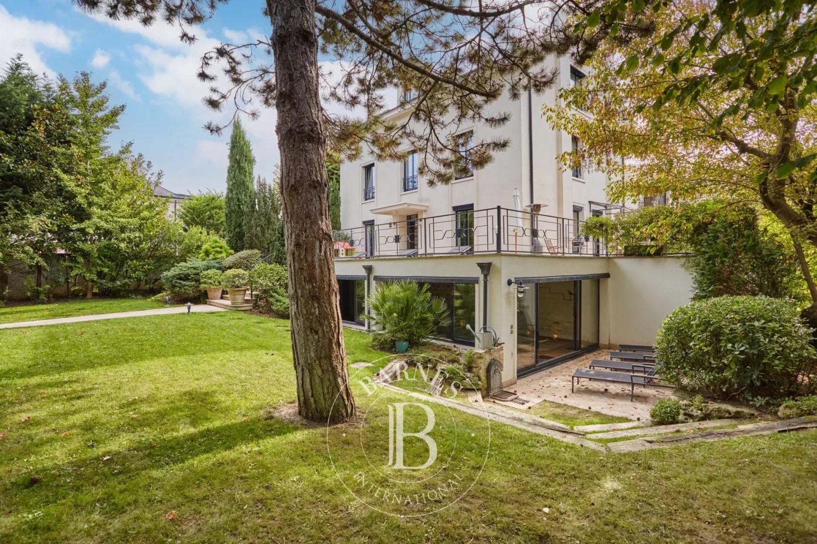 Luxury house for sale in the district La Varenne