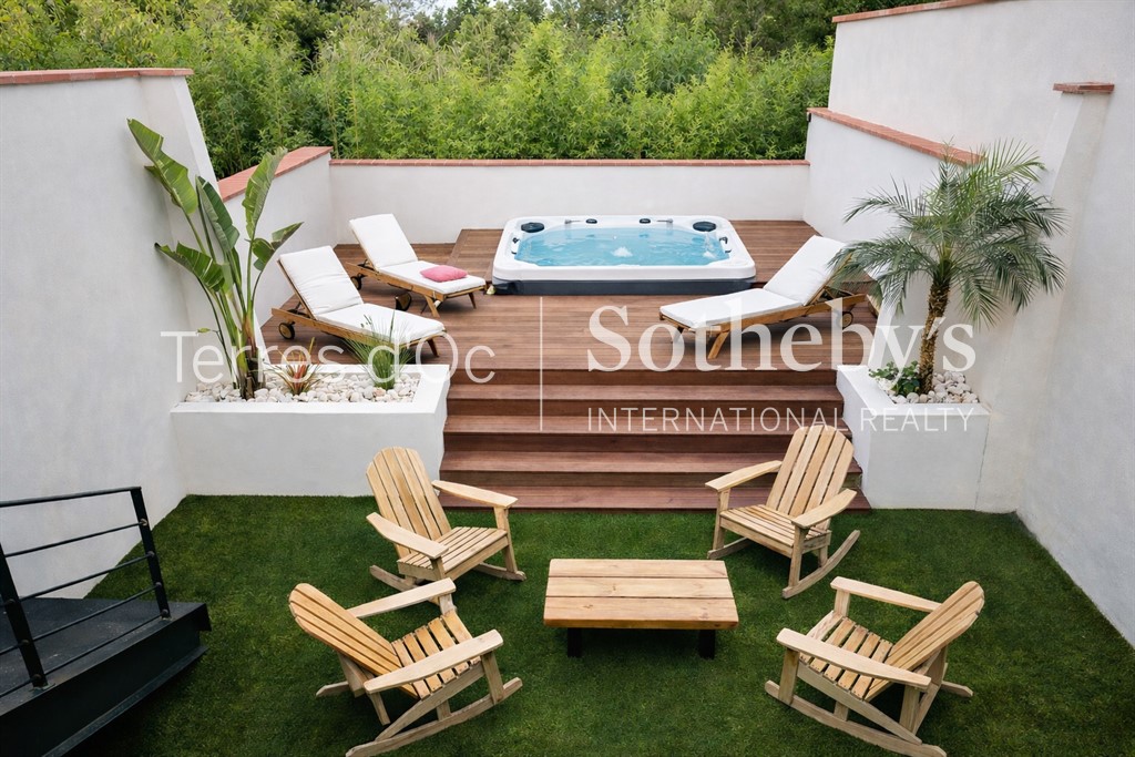 Maison de luxe à vendre dans le quartier Vllage Centre