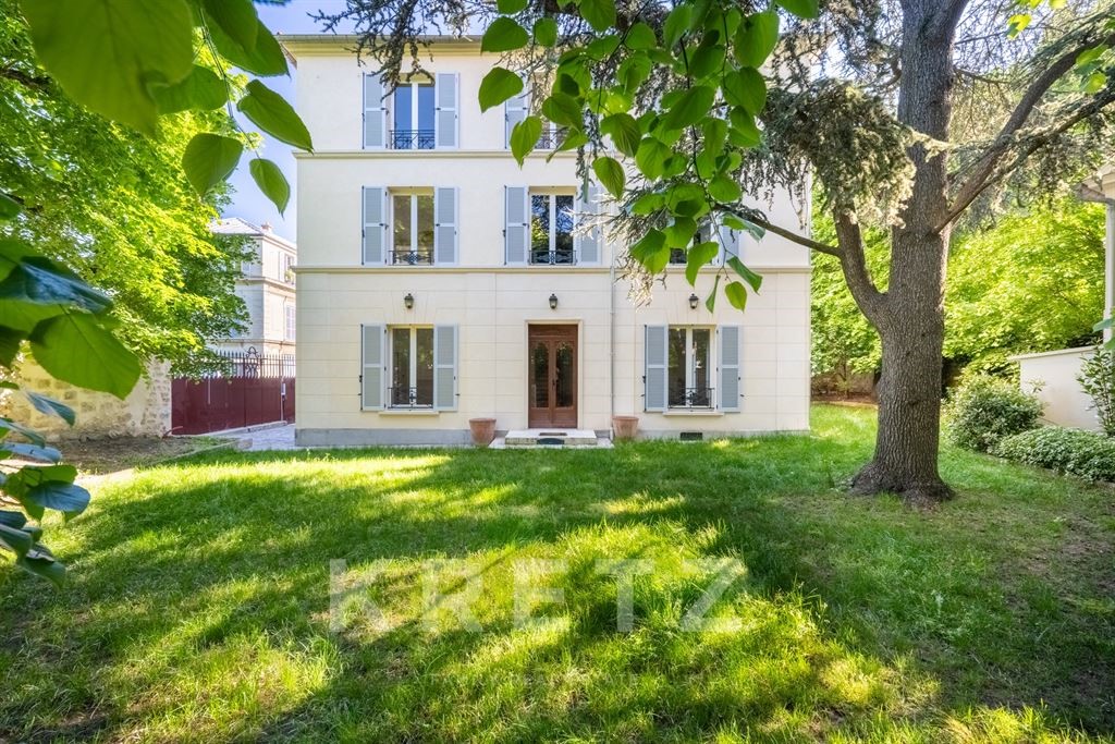 Private mansion for sale in Saint-Germain-en-Laye