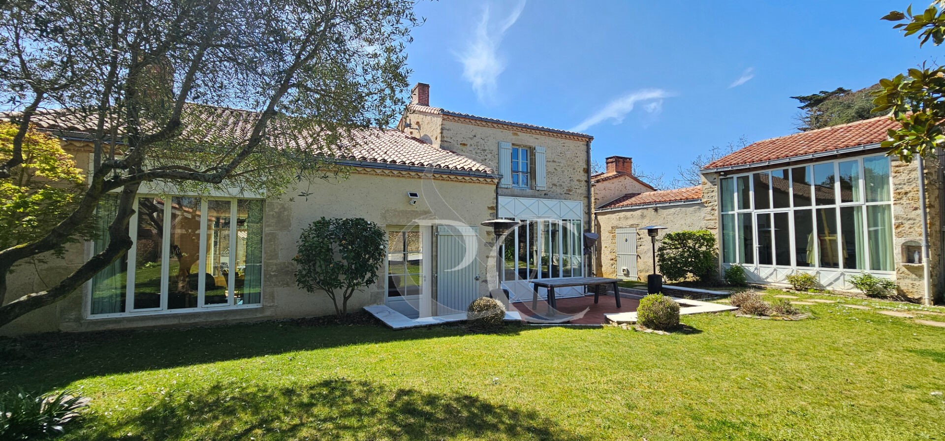 Luxury house for sale in the district Agglomeration-Nord Est