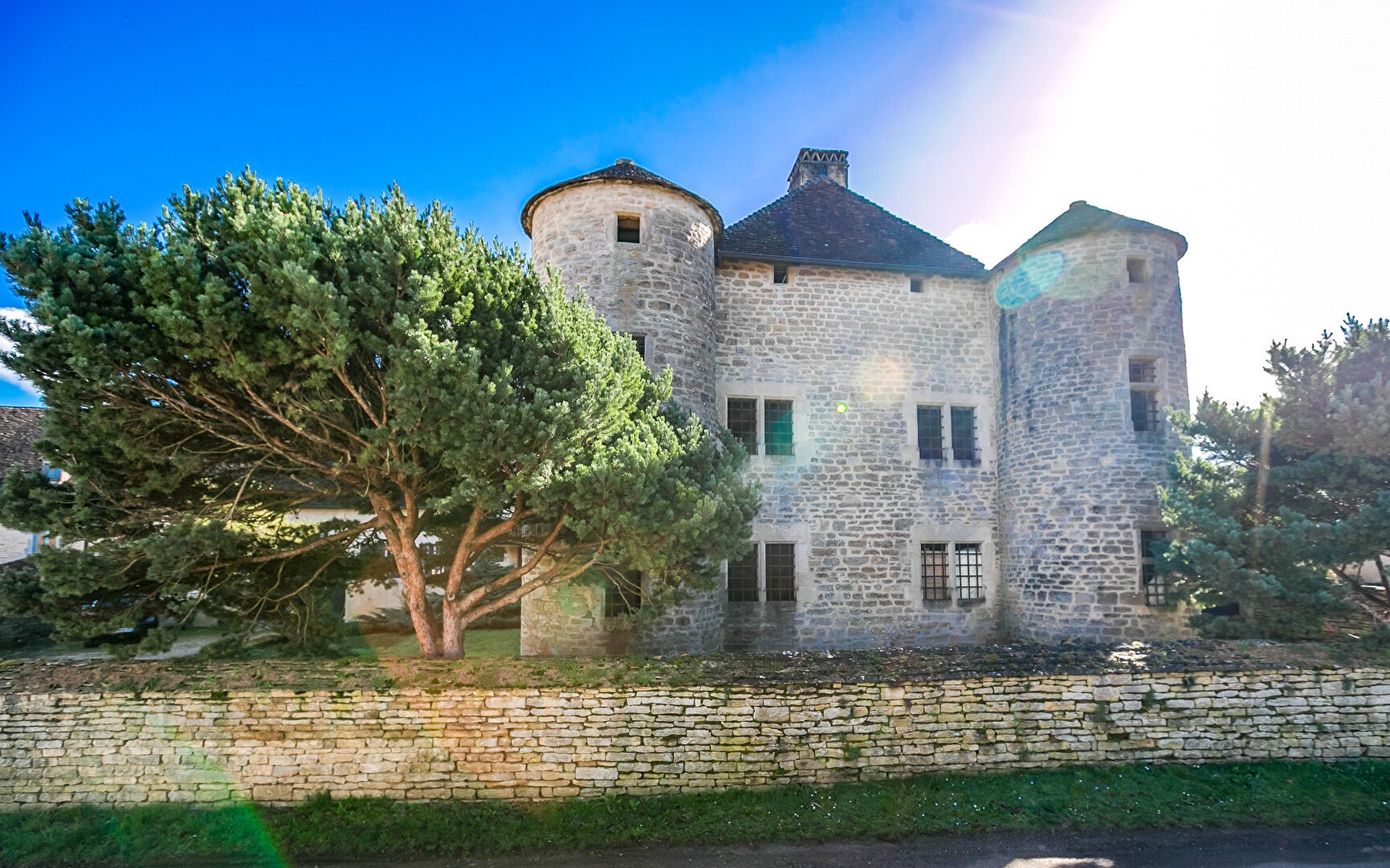 Castle for sale in Besançon