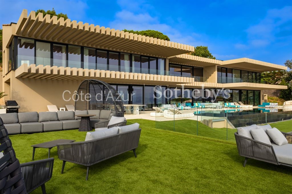 Hedendaagse woning te koop in Gassin