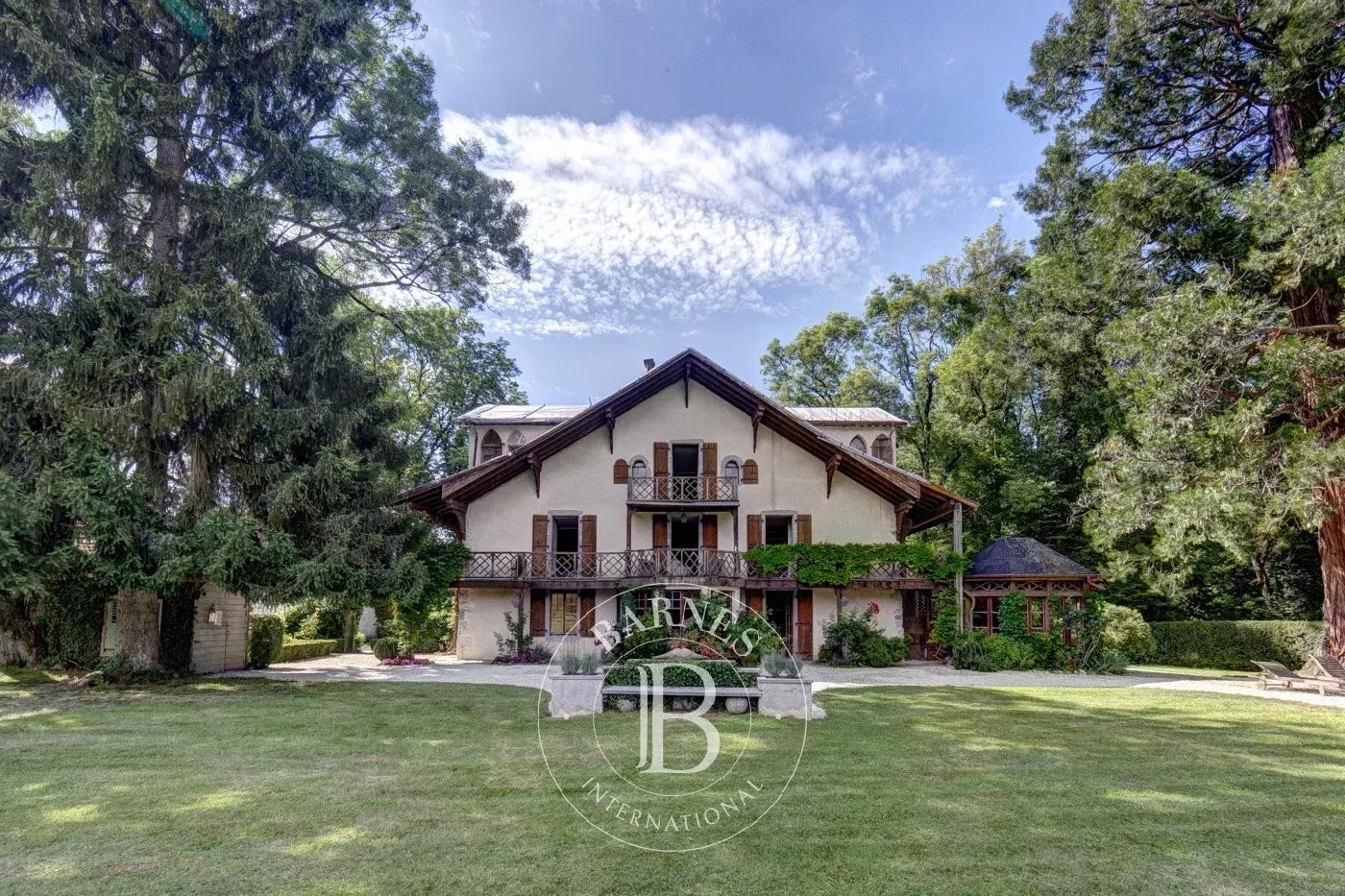 Luxury house for sale in the district Sud