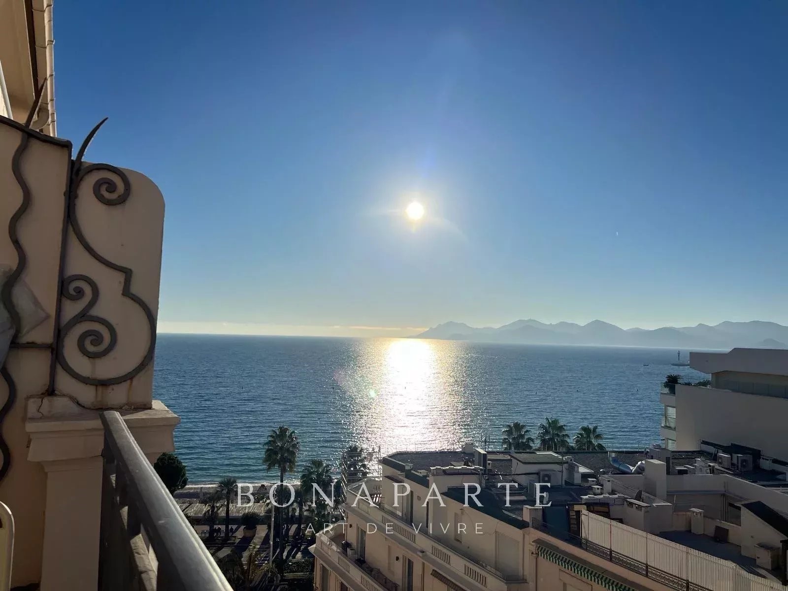 Appartement de luxe à vendre dans le quartier Croisette-Palm-Beach