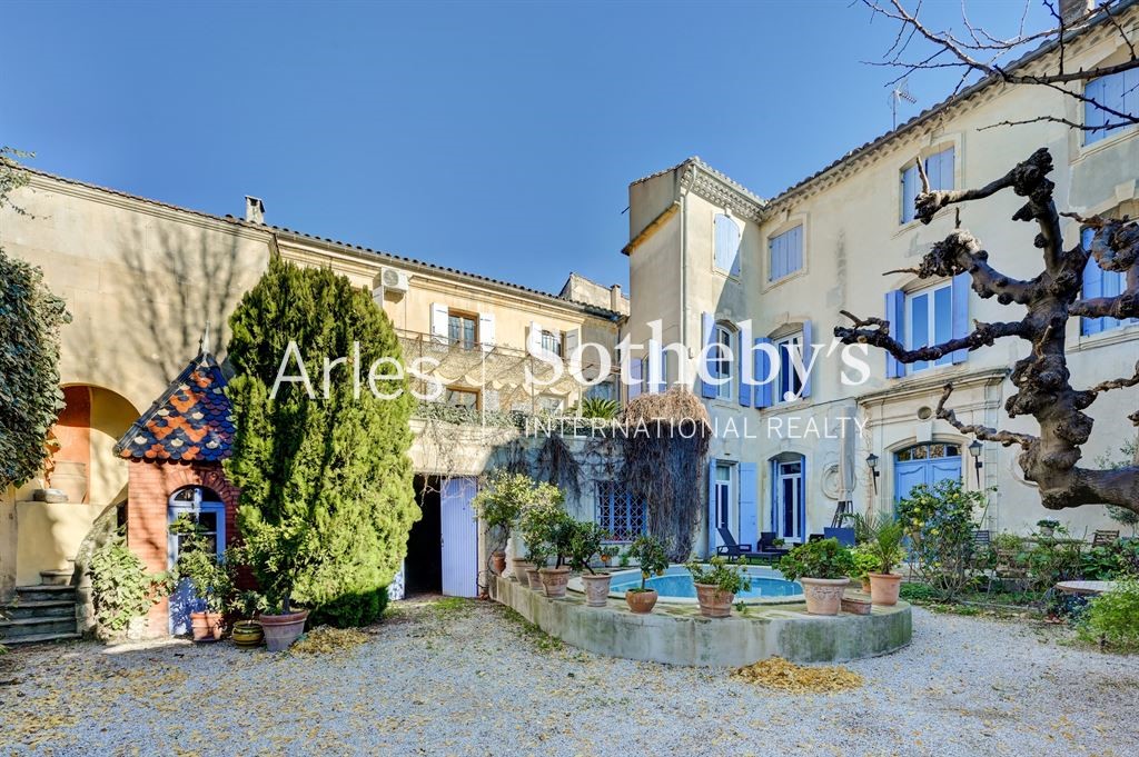Private mansion for sale in the district Centre Ville-Cavalerie-Hauture
