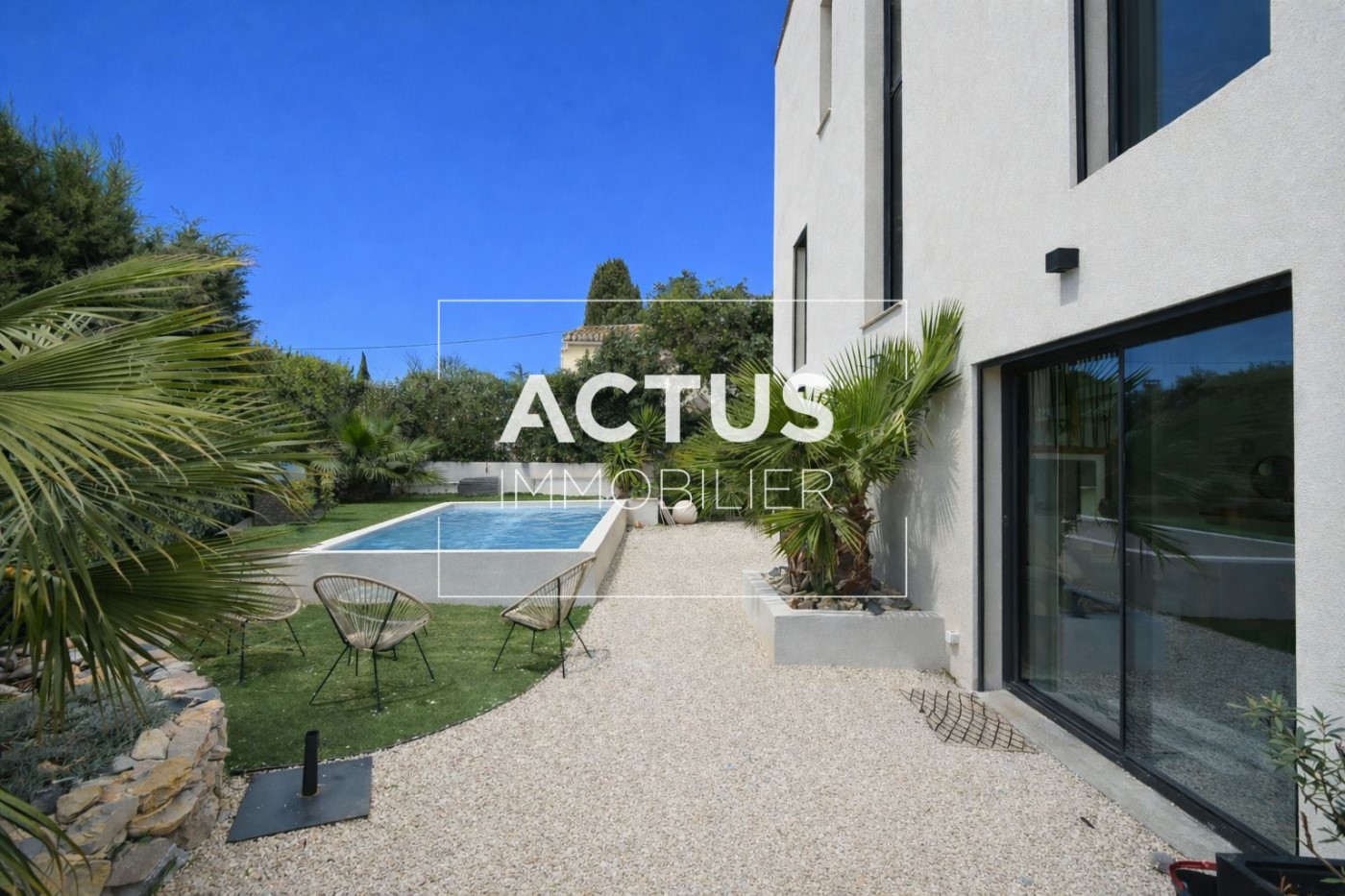 Luxury house for sale in the district Le Vallon-La Croix Blanche-Basses Viougues-Coustelade