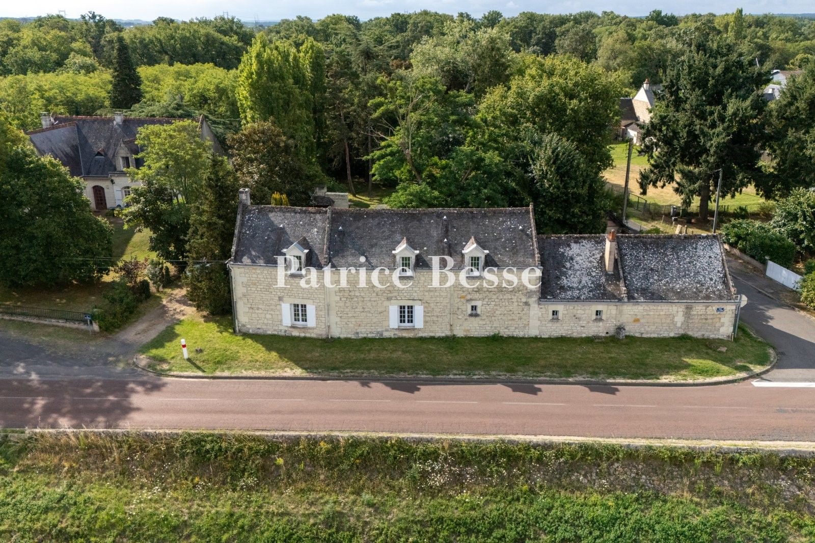 Old house for sale in Savigny-en-Véron
