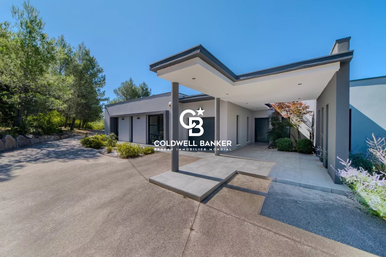 Villa de luxe à vendre dans le quartier Est Nord Est et Sud Est