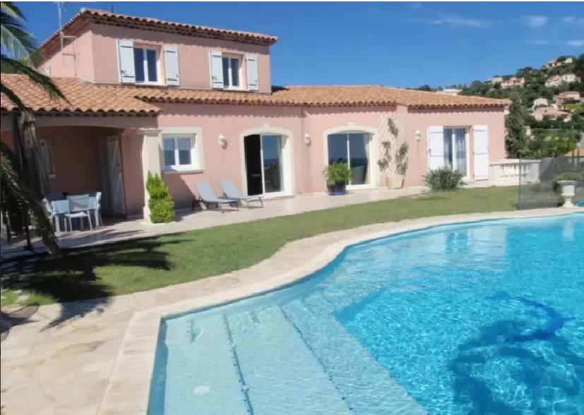 accès piscine petites marches et plages