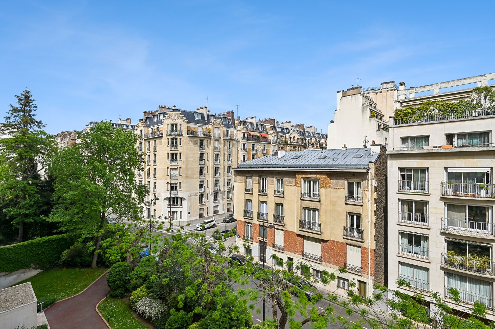 Luxury apartment for sale in the district Auteuil Nord