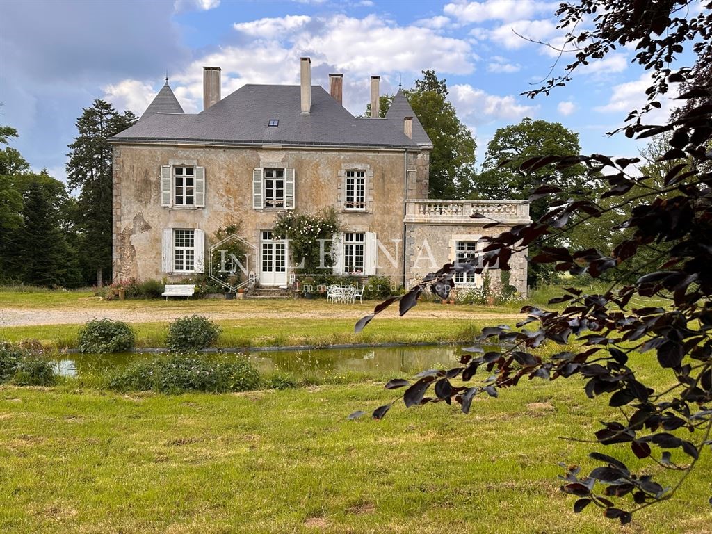 Château à vendre à Pouzauges