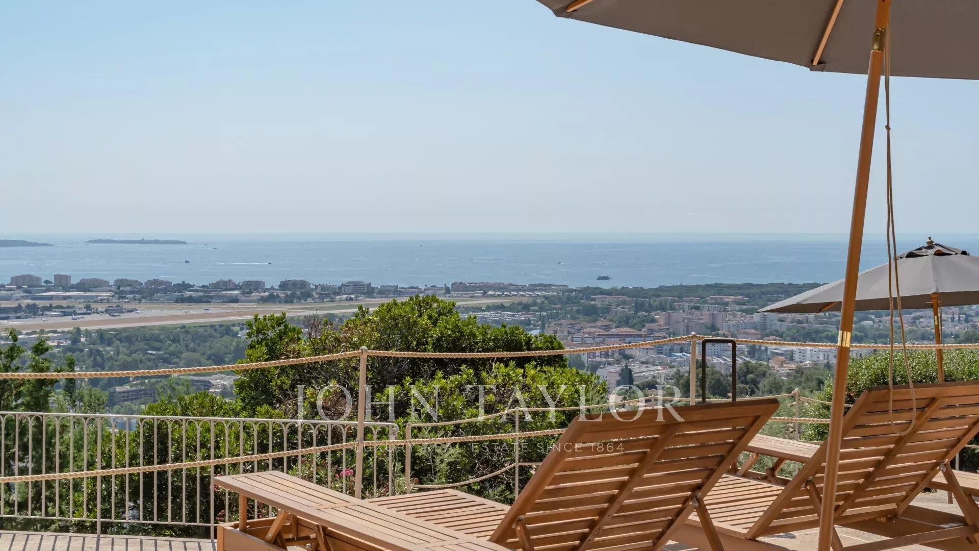 Maison de luxe à vendre dans le quartier Le Roc Fleuri-Capitou (Jeanne d'Arc)