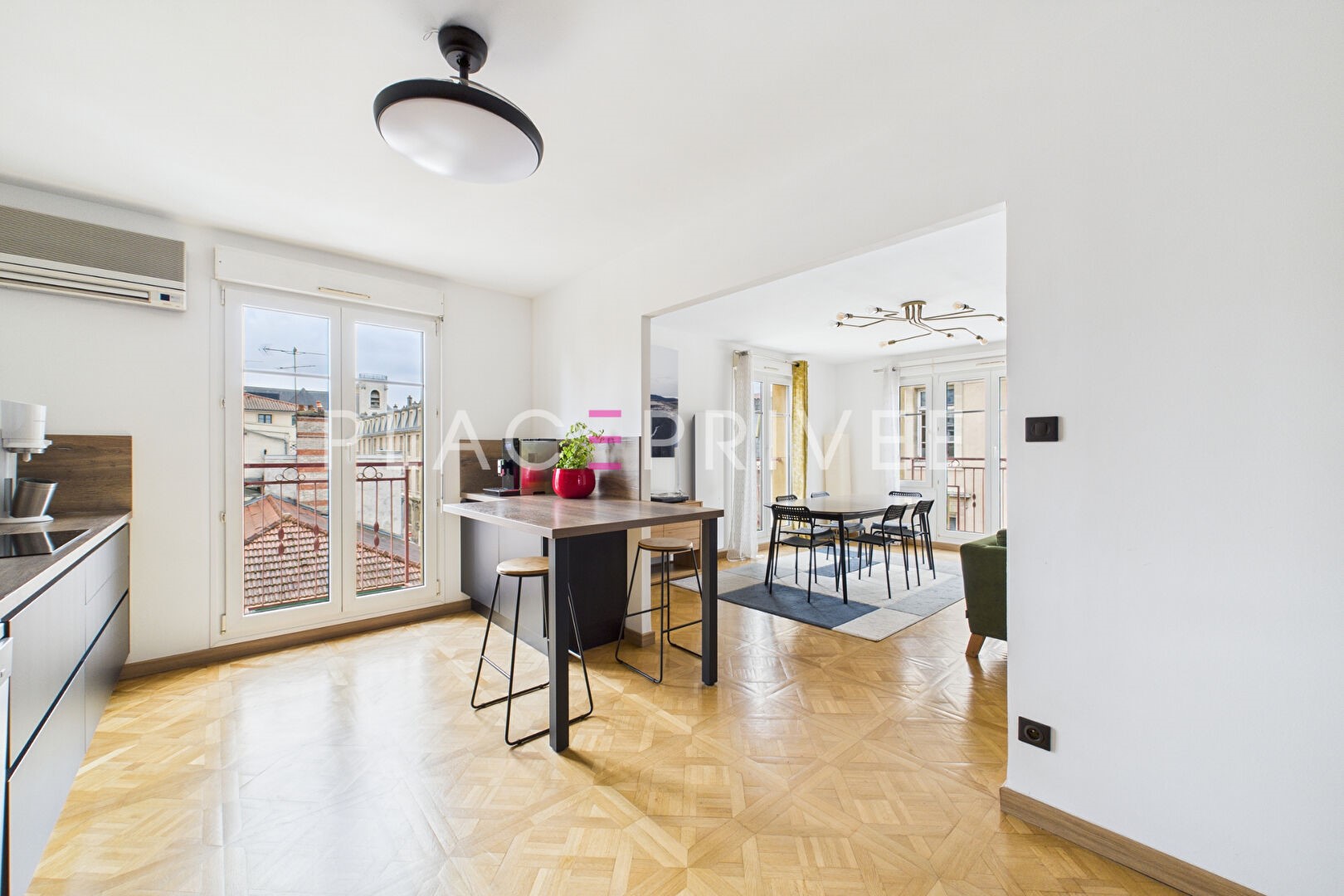 Appartement de luxe à vendre dans le quartier Centre Ville-Charles III