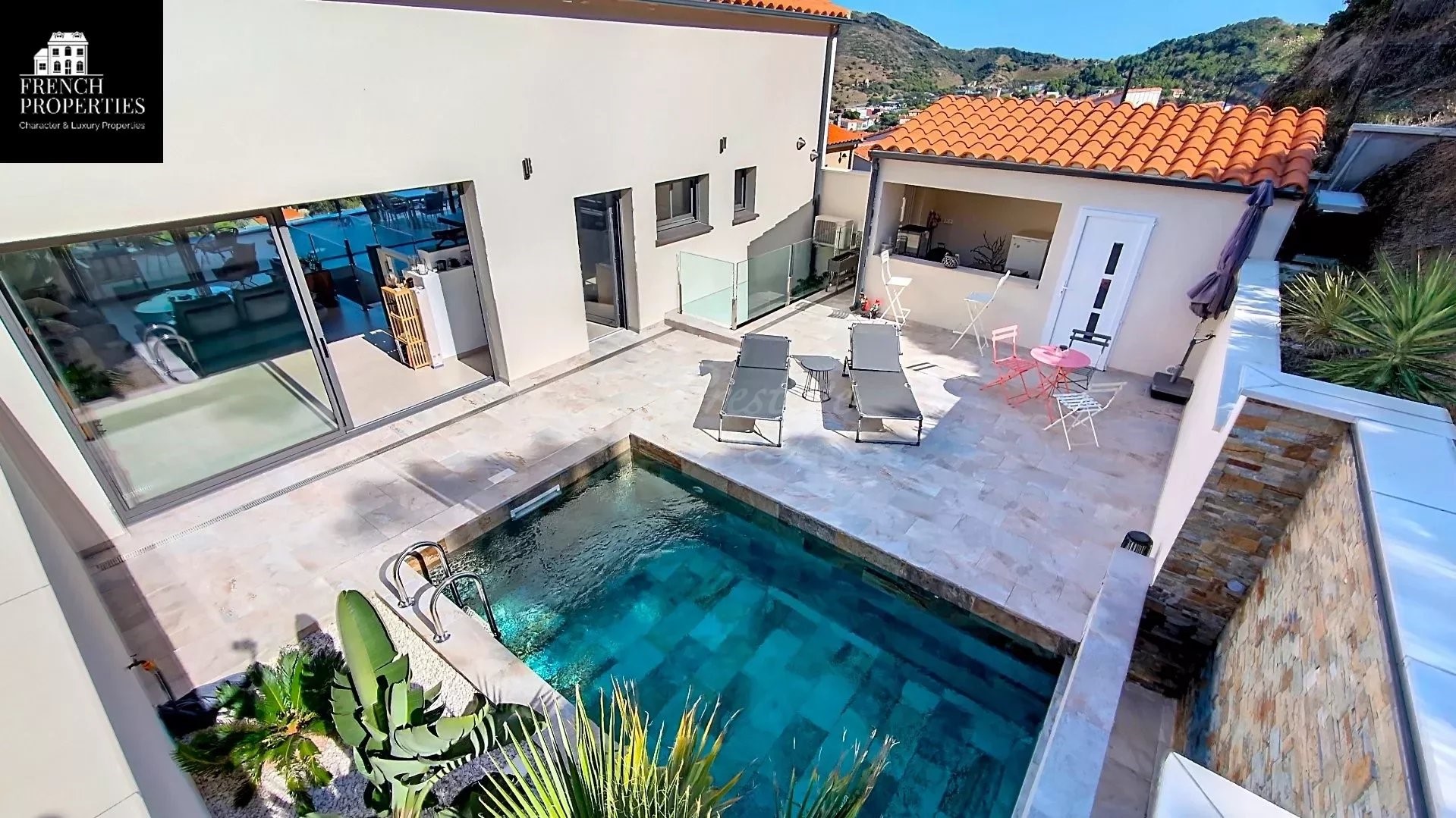 Luxury villa for sale in the district Centre Ville Port