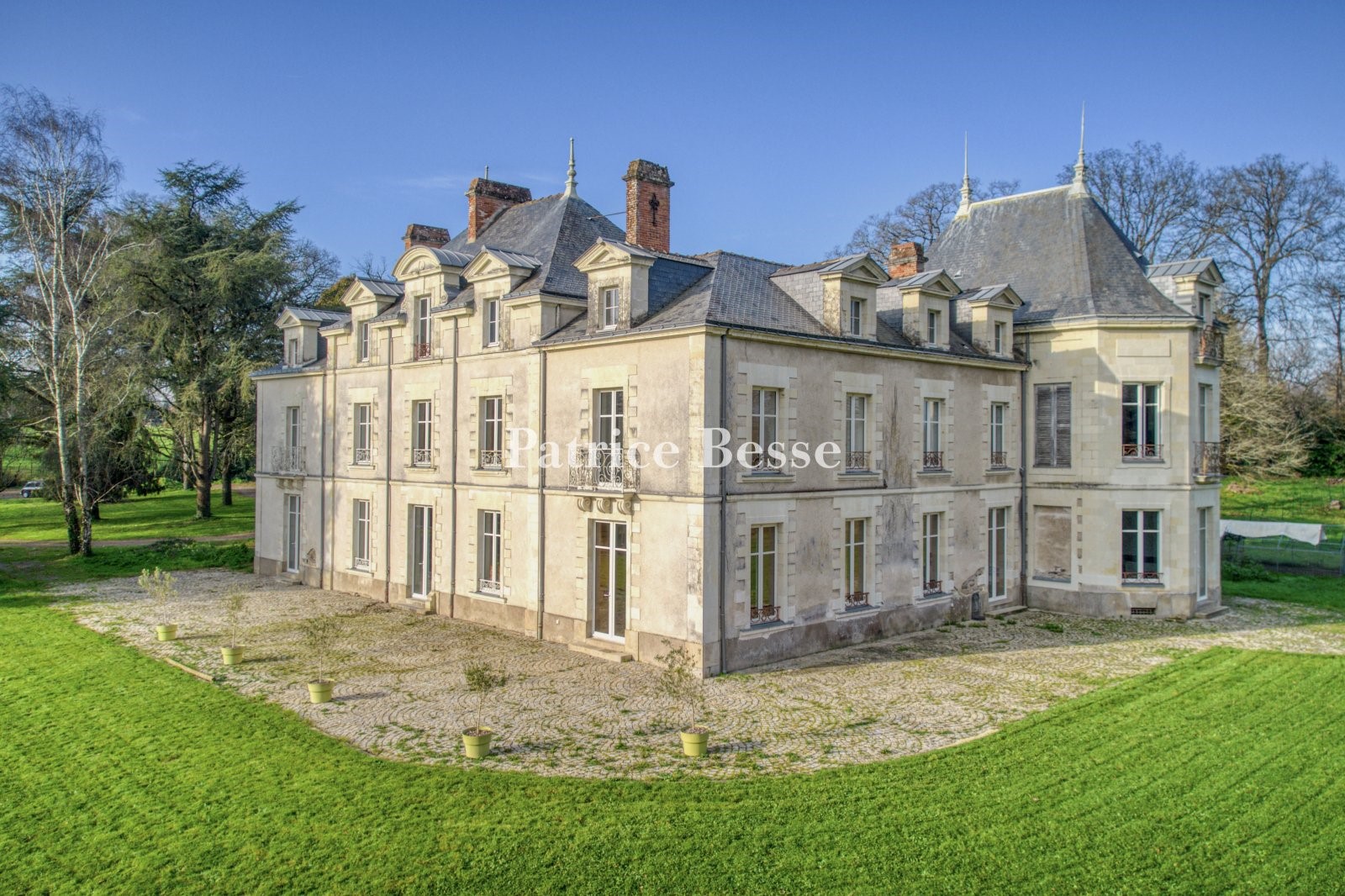 Castle for sale in Nantes