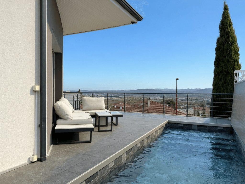 Luxury house for sale in Châteaugay