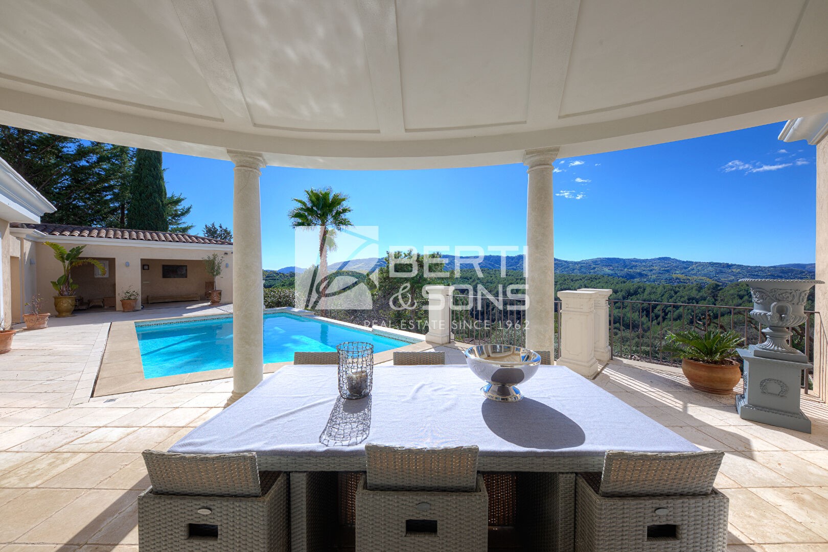 Luxury house for sale in the district Les Aspres-Plan Sarrain