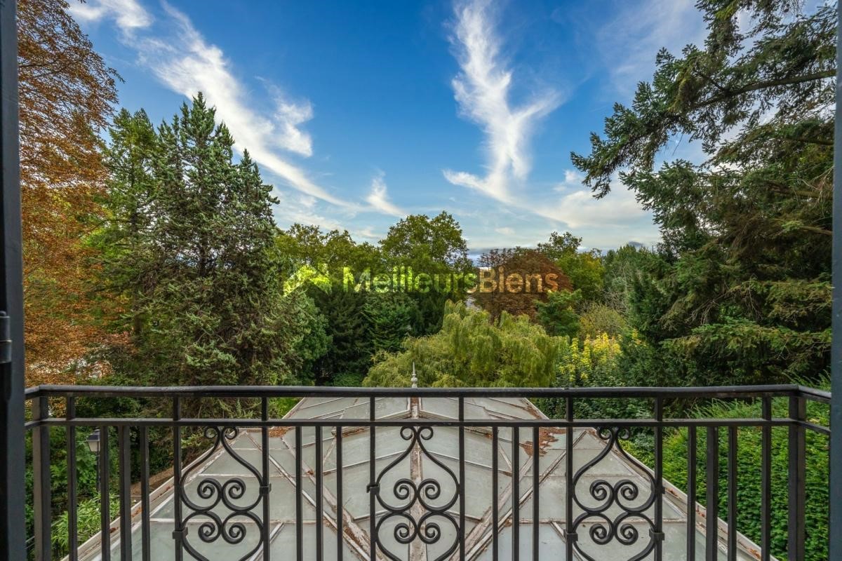 Luxury villa for sale in the district Est