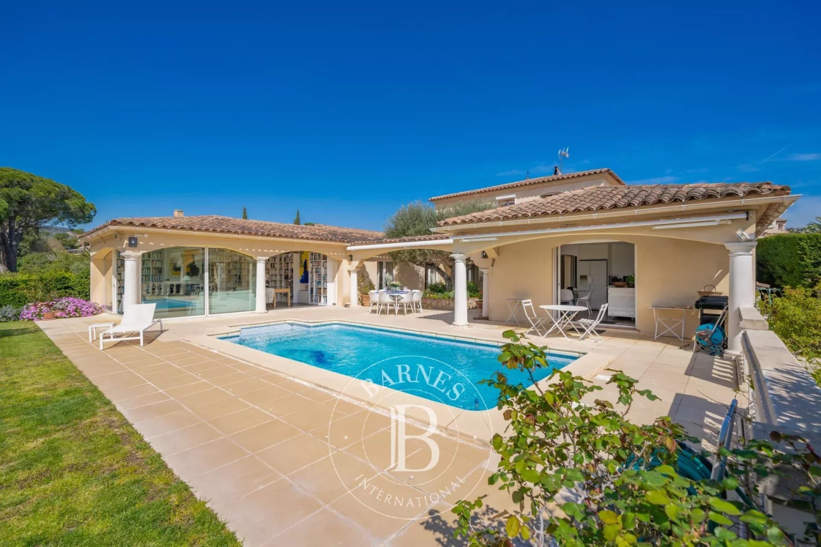 Villa de luxe à vendre dans le quartier Valescure-Vaulongue-Clair Bois-Vallon Suveret