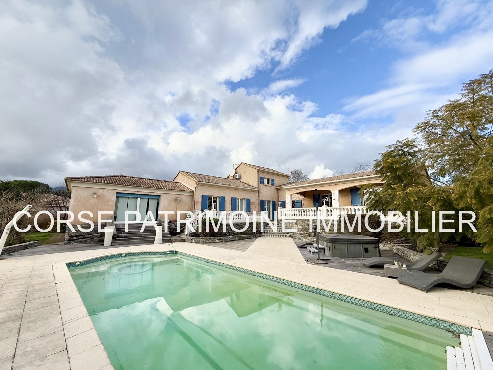 Luxe stadswoning te koop in Cervione