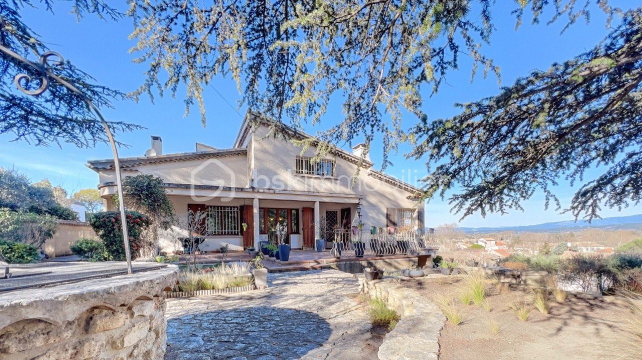Architect house for sale in the district Secteur Ouest