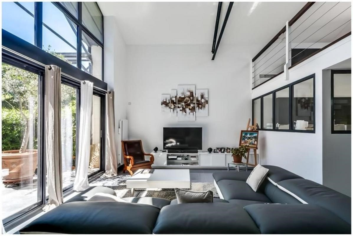 Luxury apartment for sale in the district Bergère-Moulin