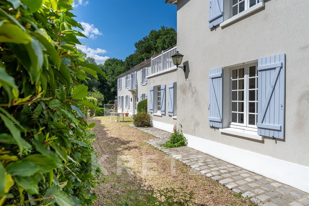 Luxury house for sale in Milon-la-Chapelle