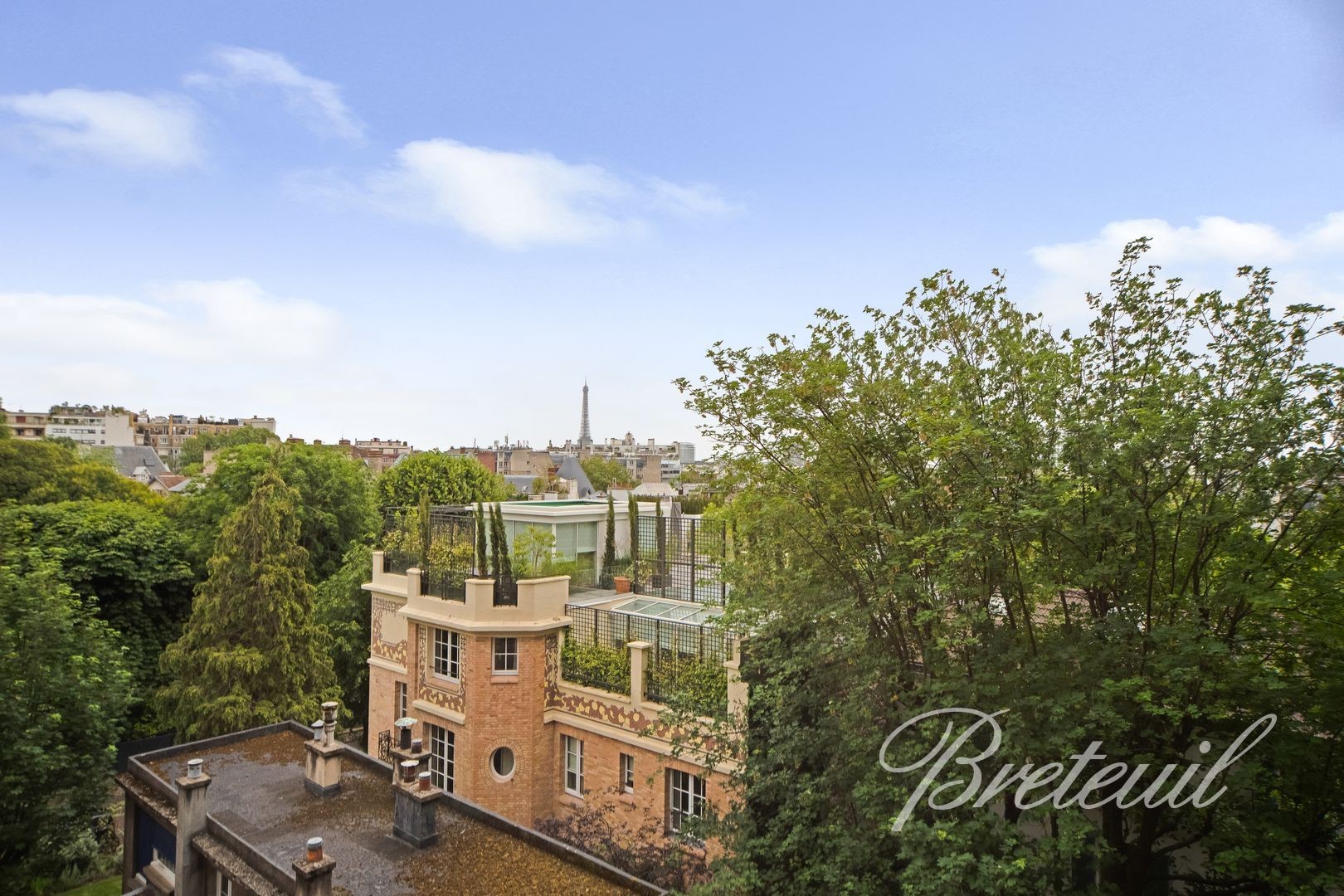 Luxury apartment for sale in the district Auteuil Nord