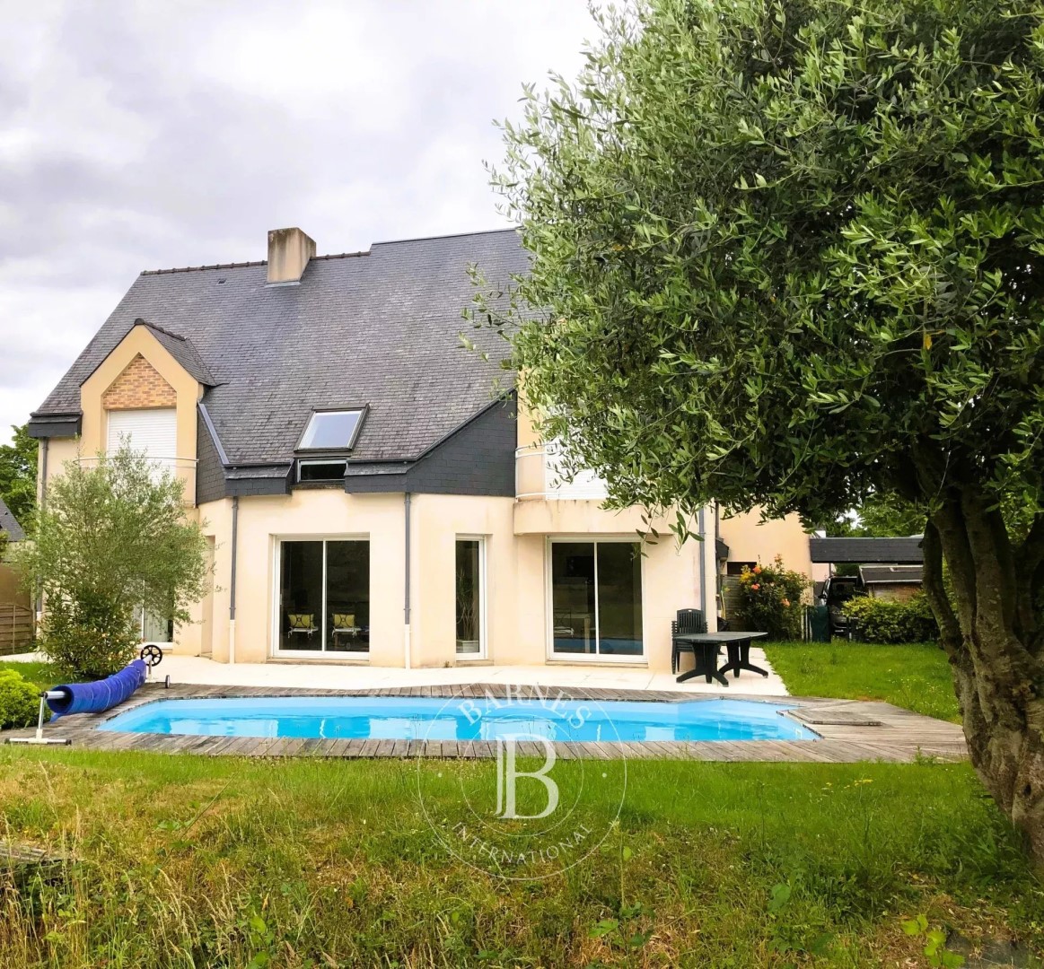 Maison de luxe à vendre dans le quartier Nord