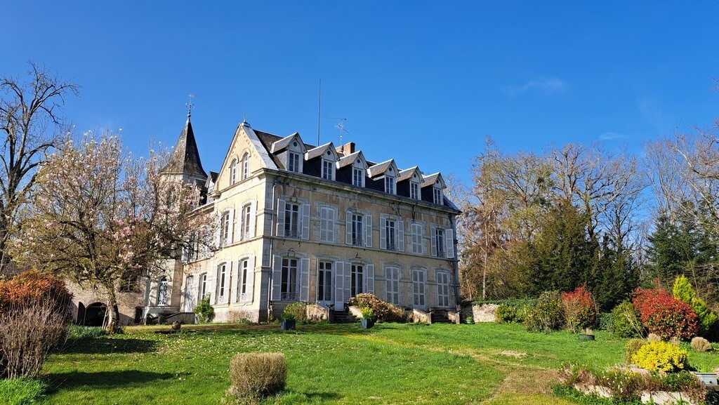 Castle for sale in Courpière