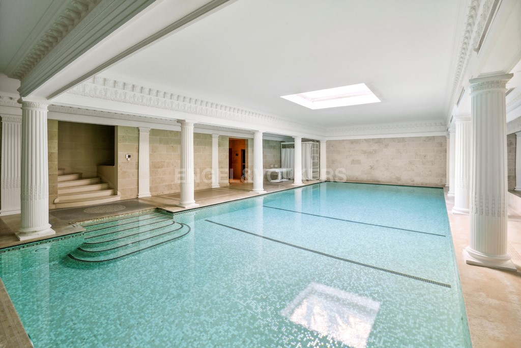 Hôtel particulier à vendre dans le quartier Ile de la Jatte-Parc d'Orléans