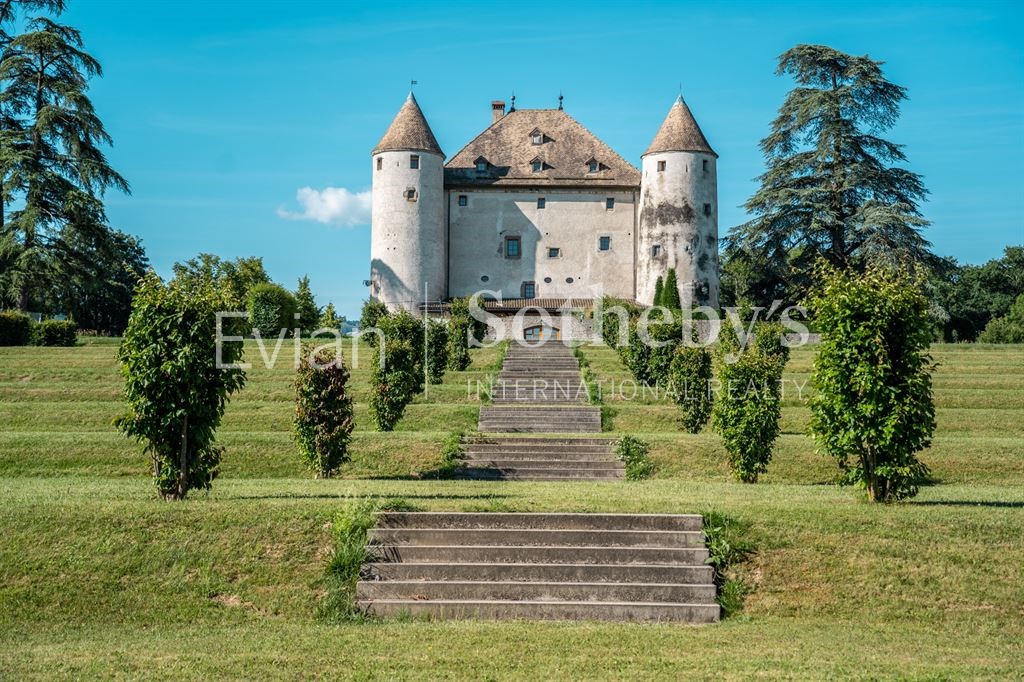 Schloss zu verkaufen Lully