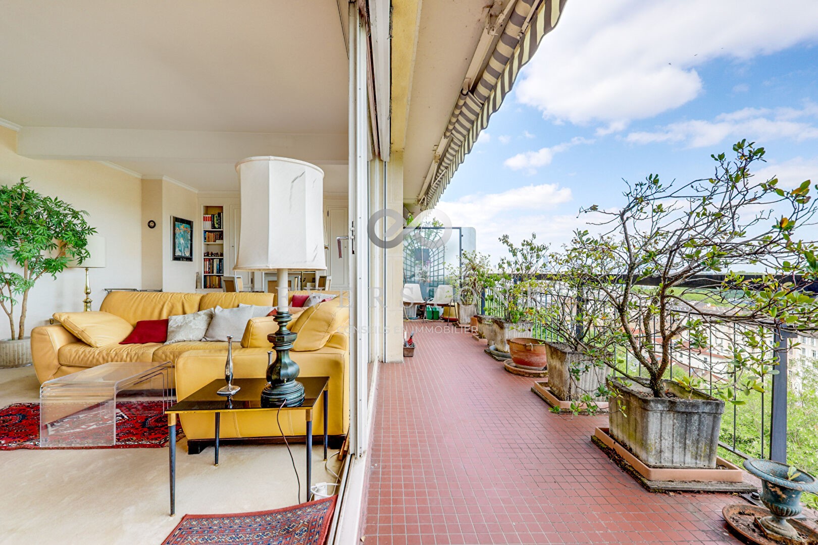 Luxe appartement te koop in Coteaux