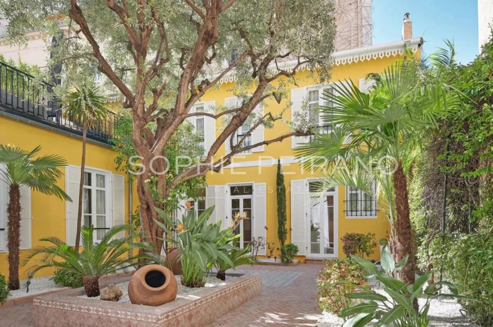 Luxe stadswoning te koop in Le Riou