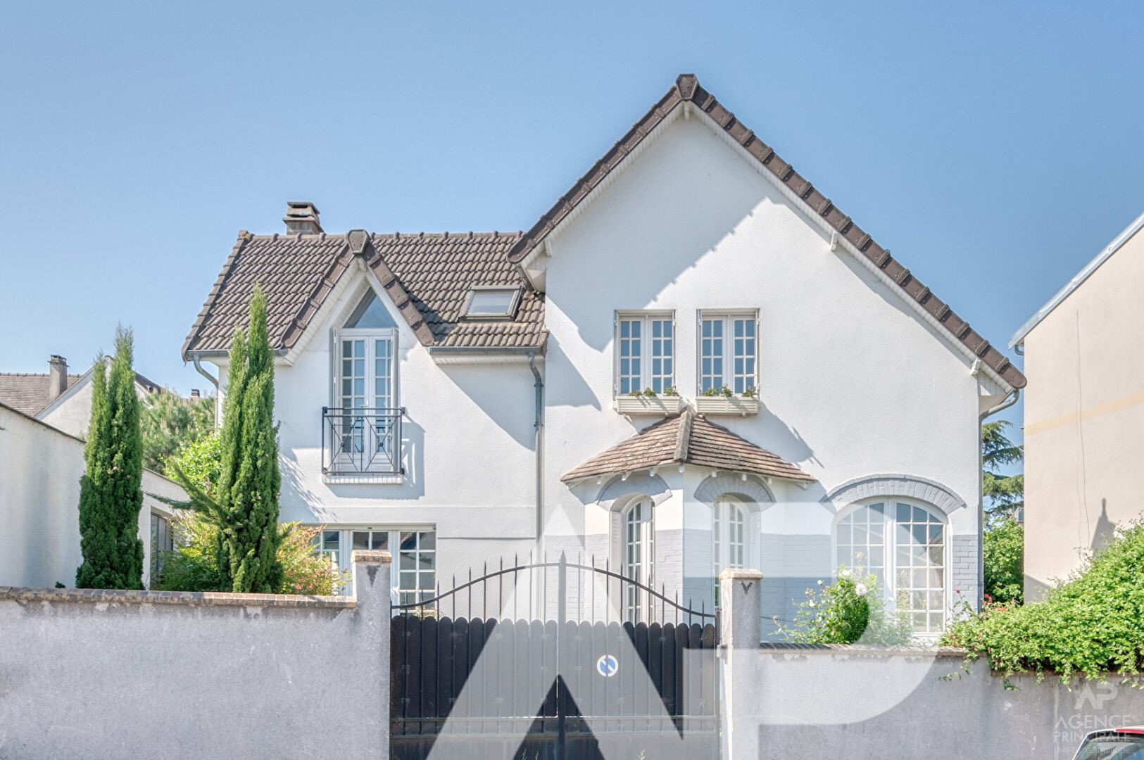 Luxury house for sale in the district Centre Ville
