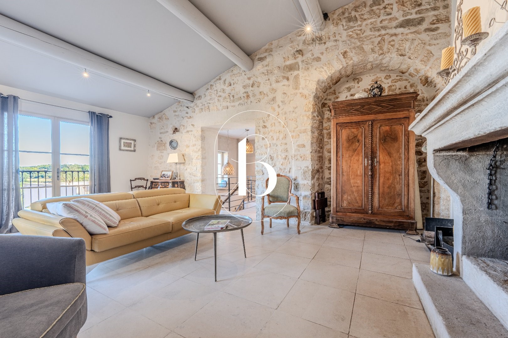 Village house for sale in Uzès