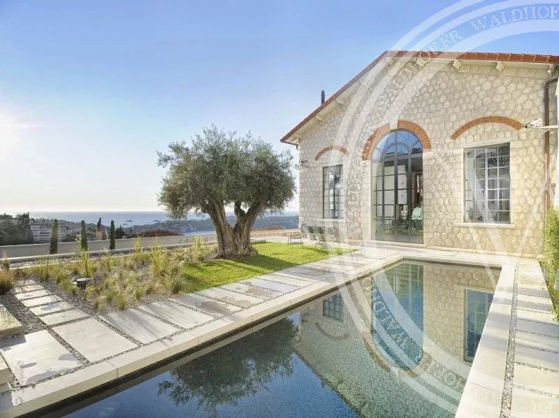 Luxury villa to rent in the district Col de Villefranche