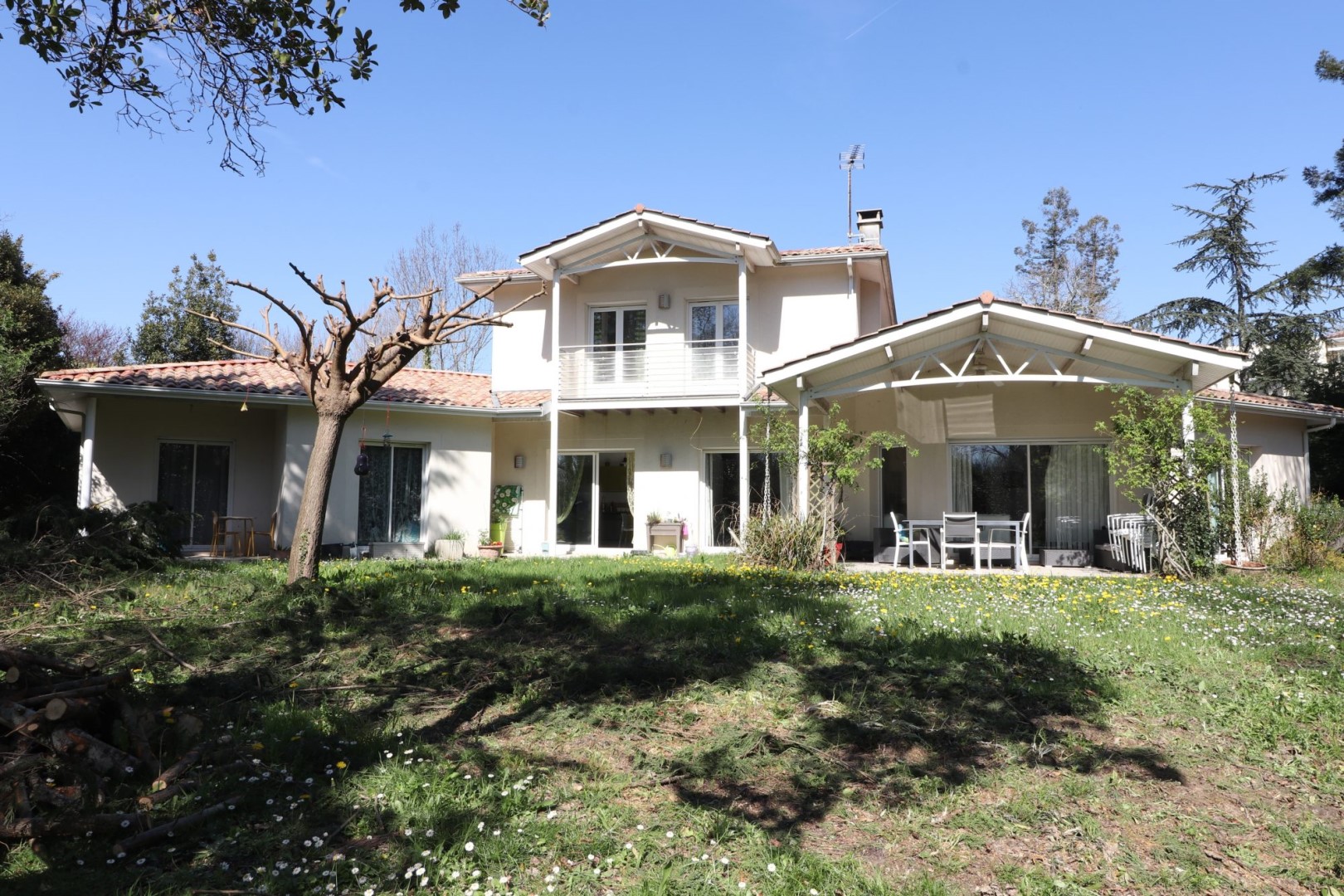 Contemporary house for sale in Sainte-Eulalie