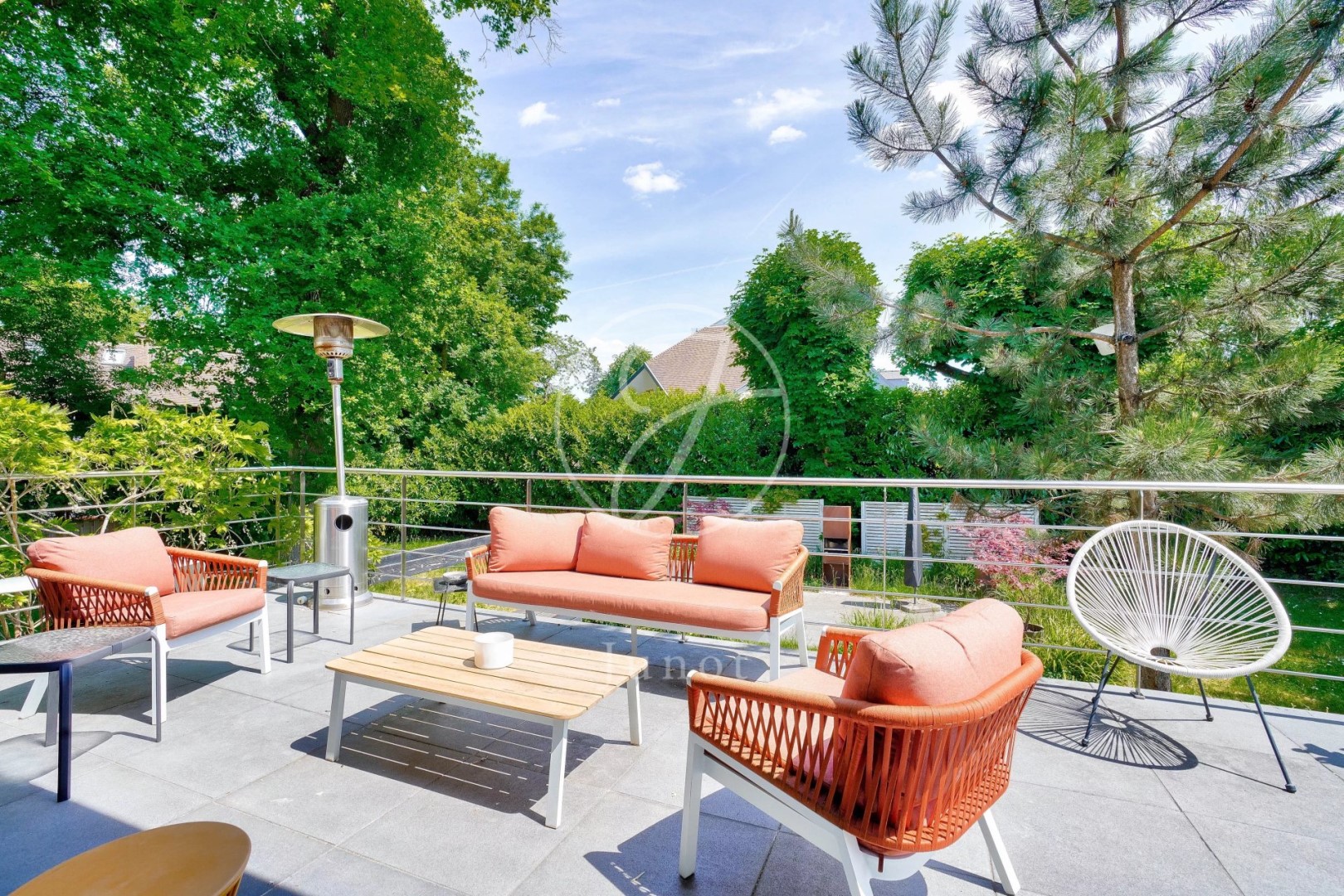 Luxury house for sale in the district La Châtaigneraie-La Feuillaume Sud