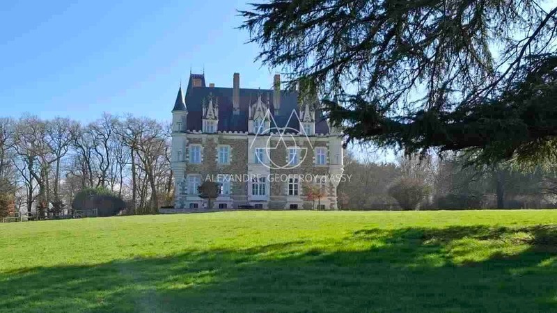 Château à vendre dans le quartier Bazouges Ouest
