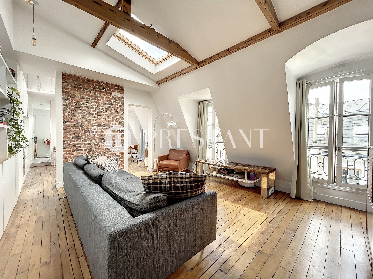 Luxury apartment for sale in the district Louis Blanc-Aqueduc